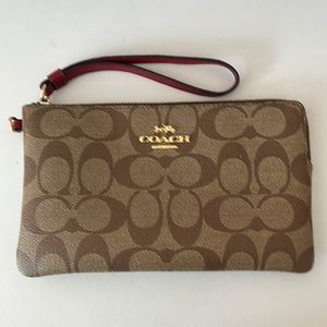 Coach Wristlet in brown